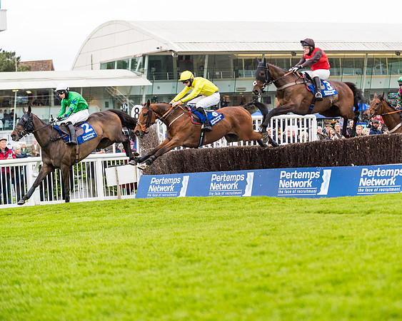 Race 4 - Pretemps Stratford Foxhunters (44 of 106)