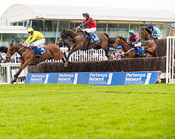 Race 4 - Pretemps Stratford Foxhunters (45 of 106)