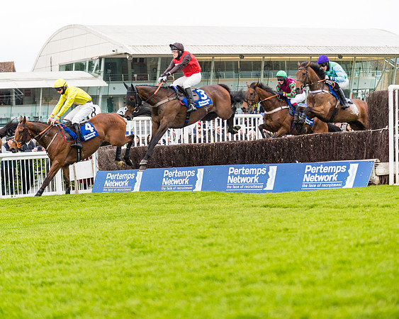Race 4 - Pretemps Stratford Foxhunters (46 of 106)