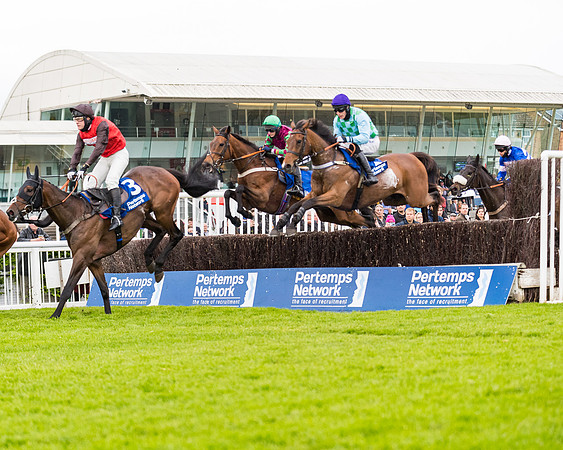 Race 4 - Pretemps Stratford Foxhunters (48 of 106)