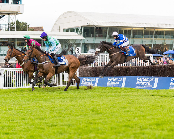 Race 4 - Pretemps Stratford Foxhunters (52 of 106)