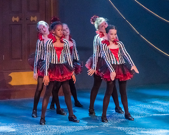 28 - Elizabethans Heads will roll (45 of 117)