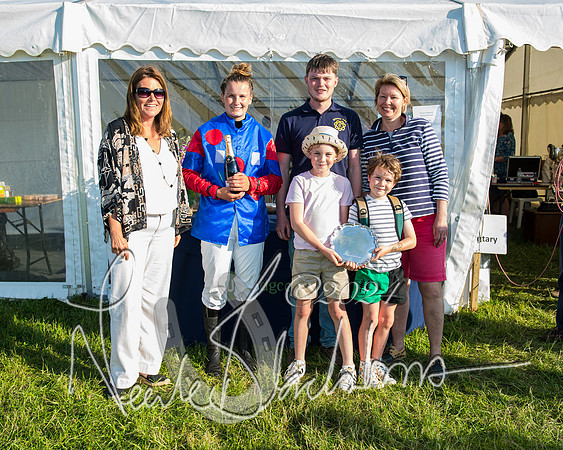 Race 7 - Veteran Horse (243 of 246)