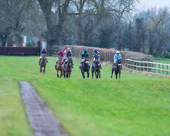Race 6 - Young horse Maiden Race