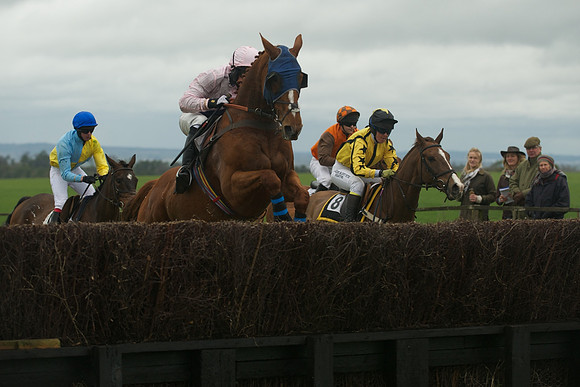 Race 2 - Confined 41