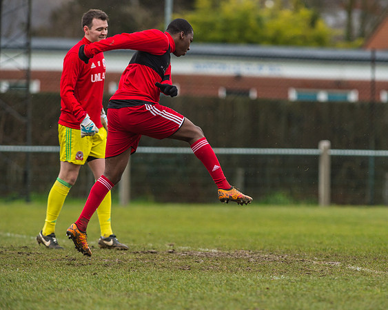 Barton Rovers 2 Beaconsfield Town 3