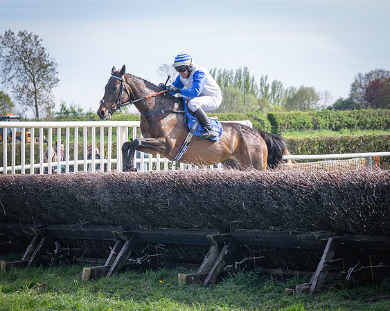 Race 6 - The Fantham family Kimblewick Berks and Bucks Oakley Hunt members and subscribers race (17 of 64)