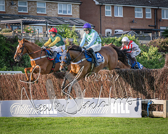 Race 4 - Peretemps Stratford Foxhunters (67 of 168)