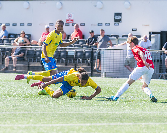 Bracknell Town 4 Rams 2  (218 of 250)