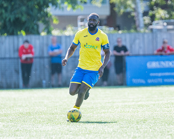 Bracknell Town 4 Rams 2  (224 of 250)