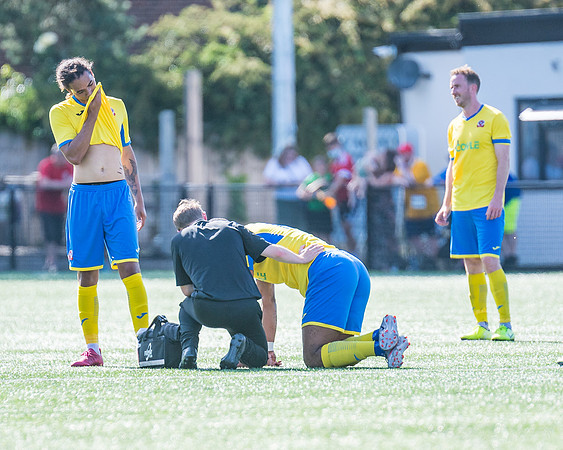 Bracknell Town 4 Rams 2  (230 of 250)