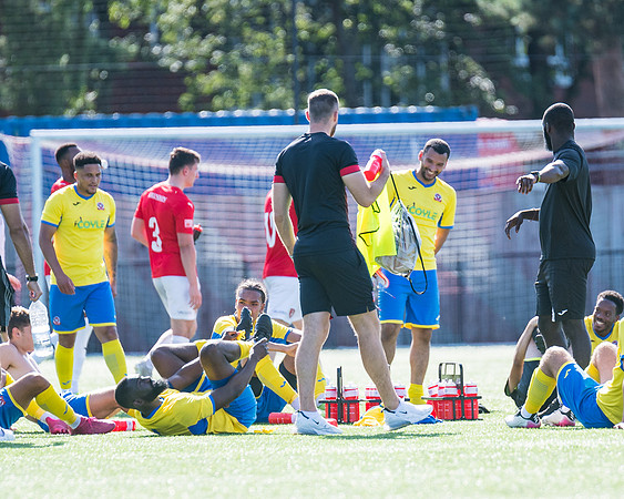 Bracknell Town 4 Rams 2  (244 of 250)
