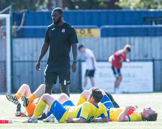 Bracknell Town 4 Rams 2  (246 of 250)