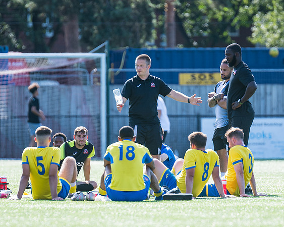 Bracknell Town 4 Rams 2  (248 of 250)