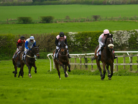 Race 4 - Nov-vets 23