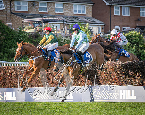 Race 4 - Peretemps Stratford Foxhunters (69 of 168)