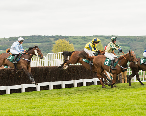 Race 3 - HSBS HC 3m1f 56y