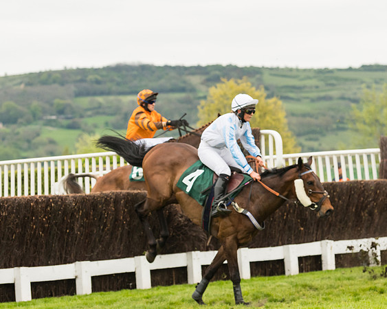 Race 3 - HSBS HC 3m1f 56y
