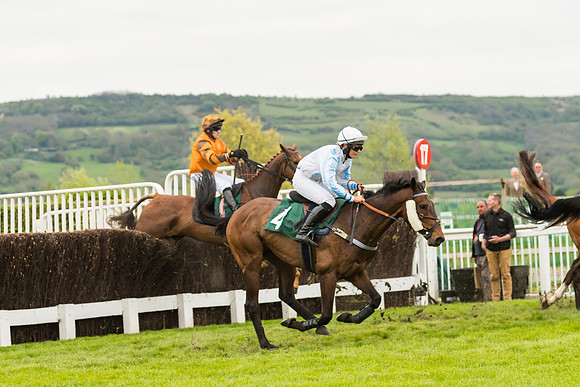 Race 3 - HSBS HC 3m1f 56y