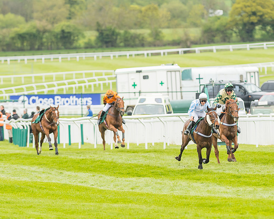 Race 3 - HSBS HC 3m1f 56y