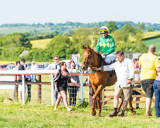 Edgcote Races