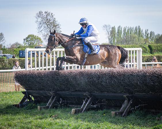 Race 6 - The Fantham family Kimblewick Berks and Bucks Oakley Hunt members and subscribers race (20 of 64)