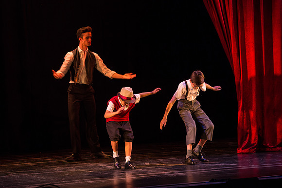 Singing in th Rain -  Thursday - Act 1  (31 of 360)