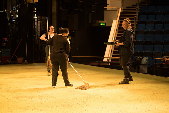 Oklahoma - Tech crew - Set (2 of 86)