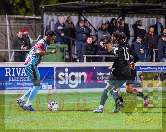 Chesham Utd 3 v 1 Chippenham Town (249 of 416)