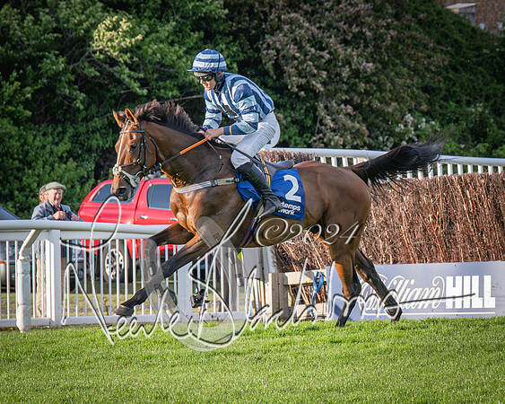 Race 4 - Peretemps Stratford Foxhunters (62 of 168)