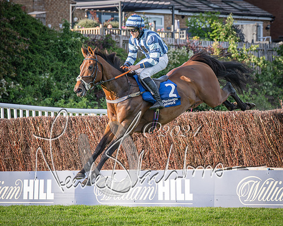 Race 4 - Peretemps Stratford Foxhunters (60 of 168)
