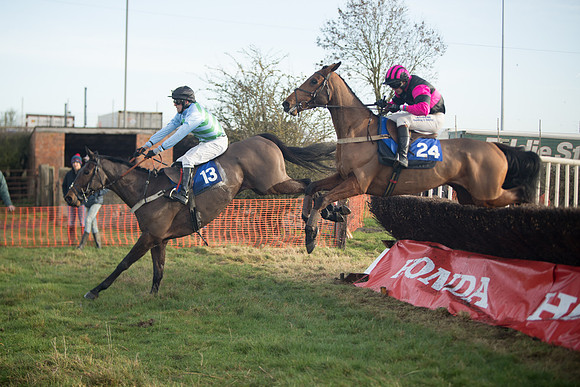 Race 2 - The Young Horse Maiden (66 of 76)