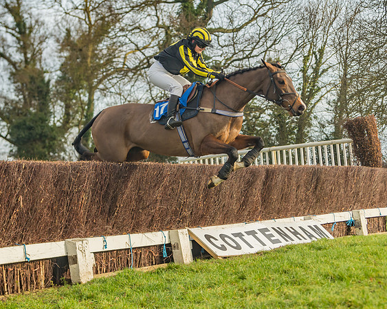Race 4 - Novice riders (100 of 147)