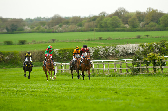 Race 3 - 4-5-6 Maiden 33