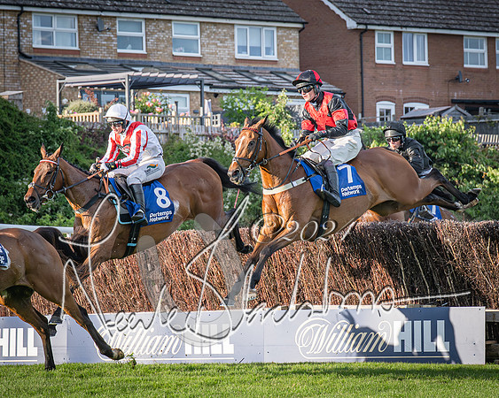 Race 4 - Peretemps Stratford Foxhunters (72 of 168)