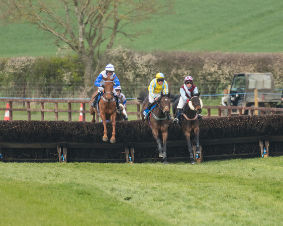 Race 2 - Mares Maiden (4 of 65)