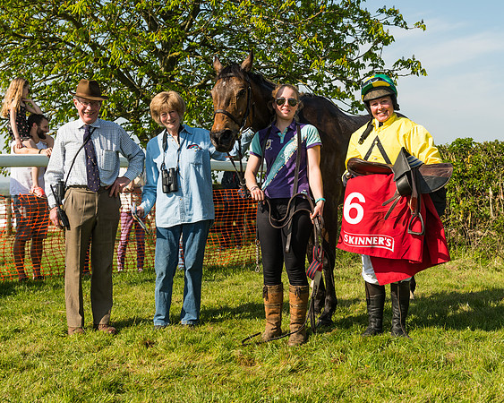 Race 4 - Ladies Open winners enclosure (5 of 8)