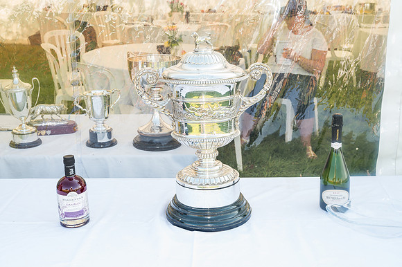 Race 5 - winners presentation (1 of 3)
