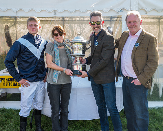 Race 5 - winners presentation (2 of 3)