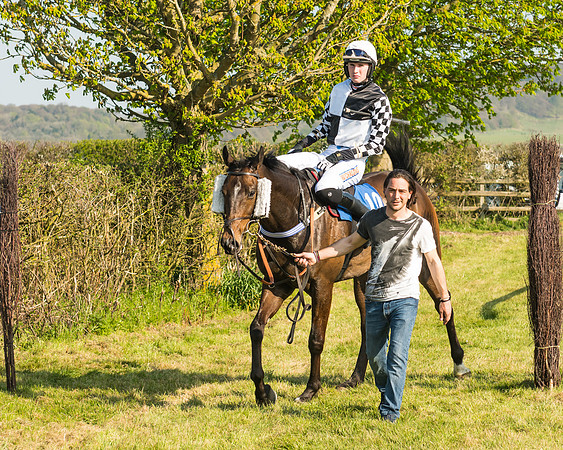 Race 6 - winners Enclosure (1 of 12)