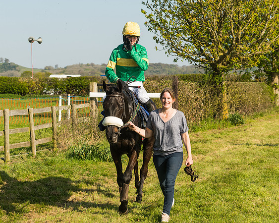 Race 6 - winners Enclosure (4 of 12)