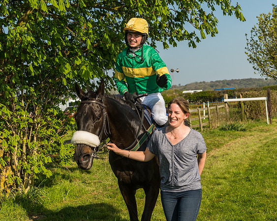 Race 6 - winners Enclosure (5 of 12)