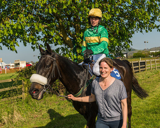 Race 6 - winners Enclosure (6 of 12)