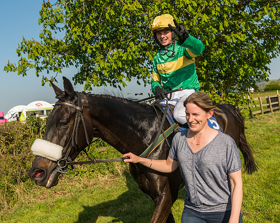 Race 6 - winners Enclosure (8 of 12)