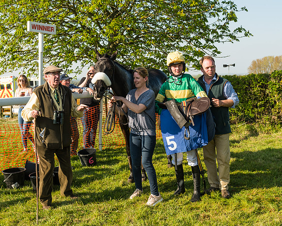 Race 6 - winners Enclosure (9 of 12)
