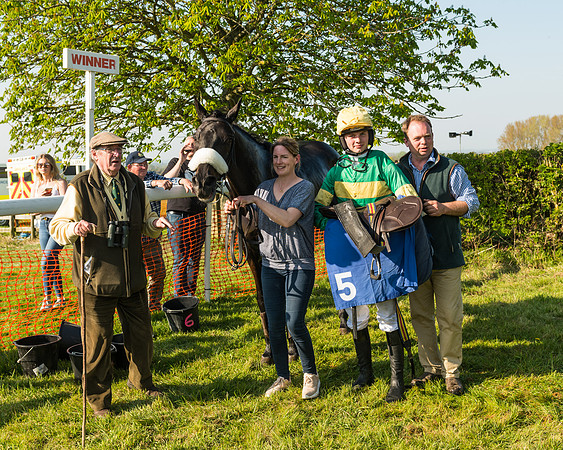 Race 6 - winners Enclosure (10 of 12)