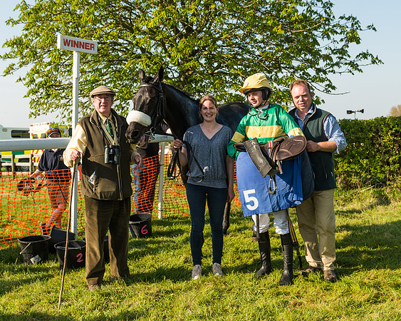 Race 6 - winners Enclosure (12 of 12)
