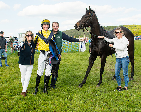 Race 6 - 7 Walk Overs  (5 of 17)
