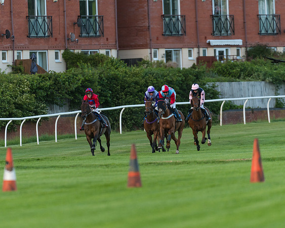 Race 6 - White Swan Handicap HC (27 of 69)
