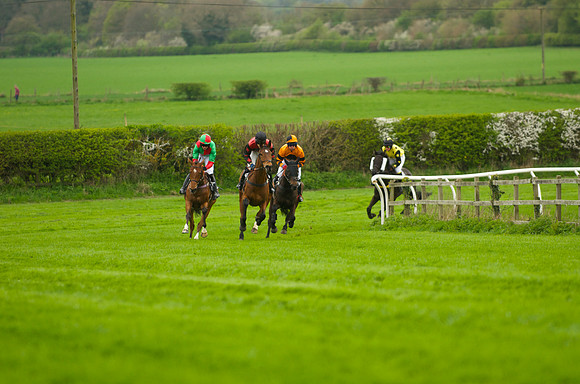 Race 3 - 4-5-6 Maiden 32